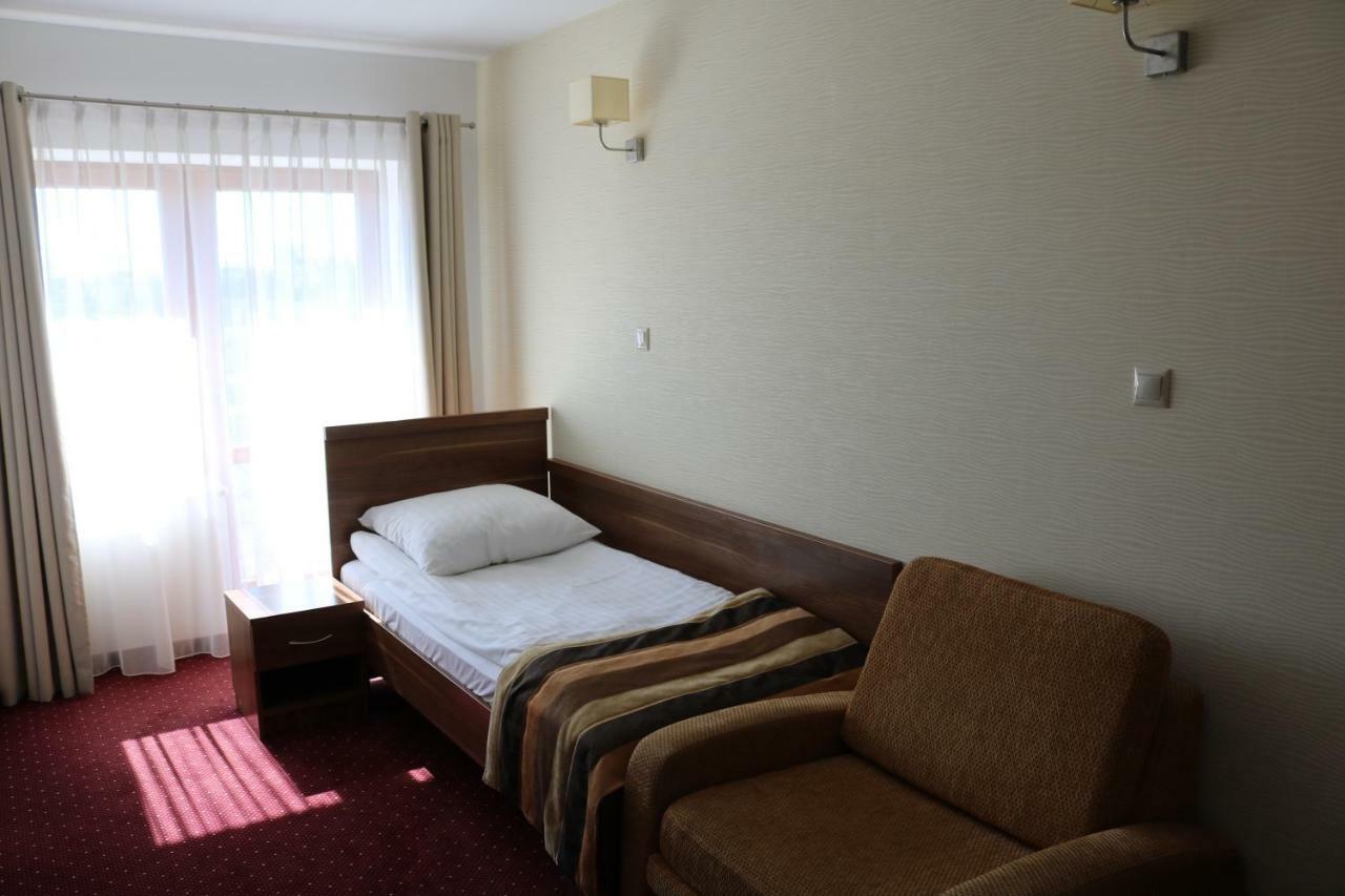 Hotel Dyminy Kielce Luaran gambar