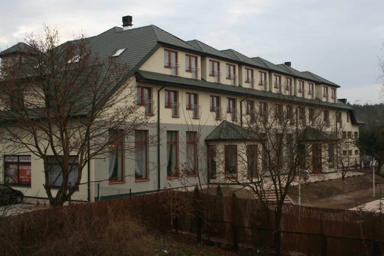 Hotel Dyminy Kielce Luaran gambar