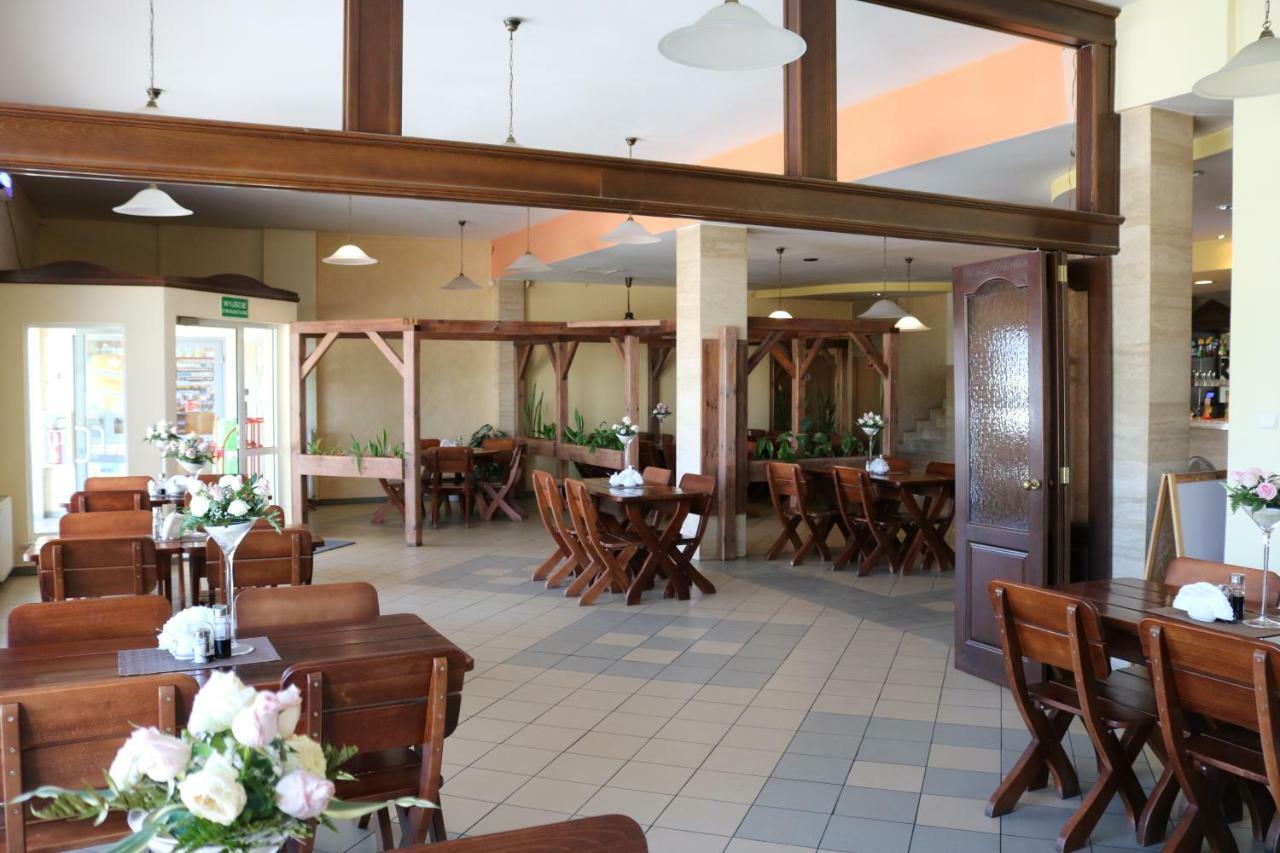 Hotel Dyminy Kielce Luaran gambar