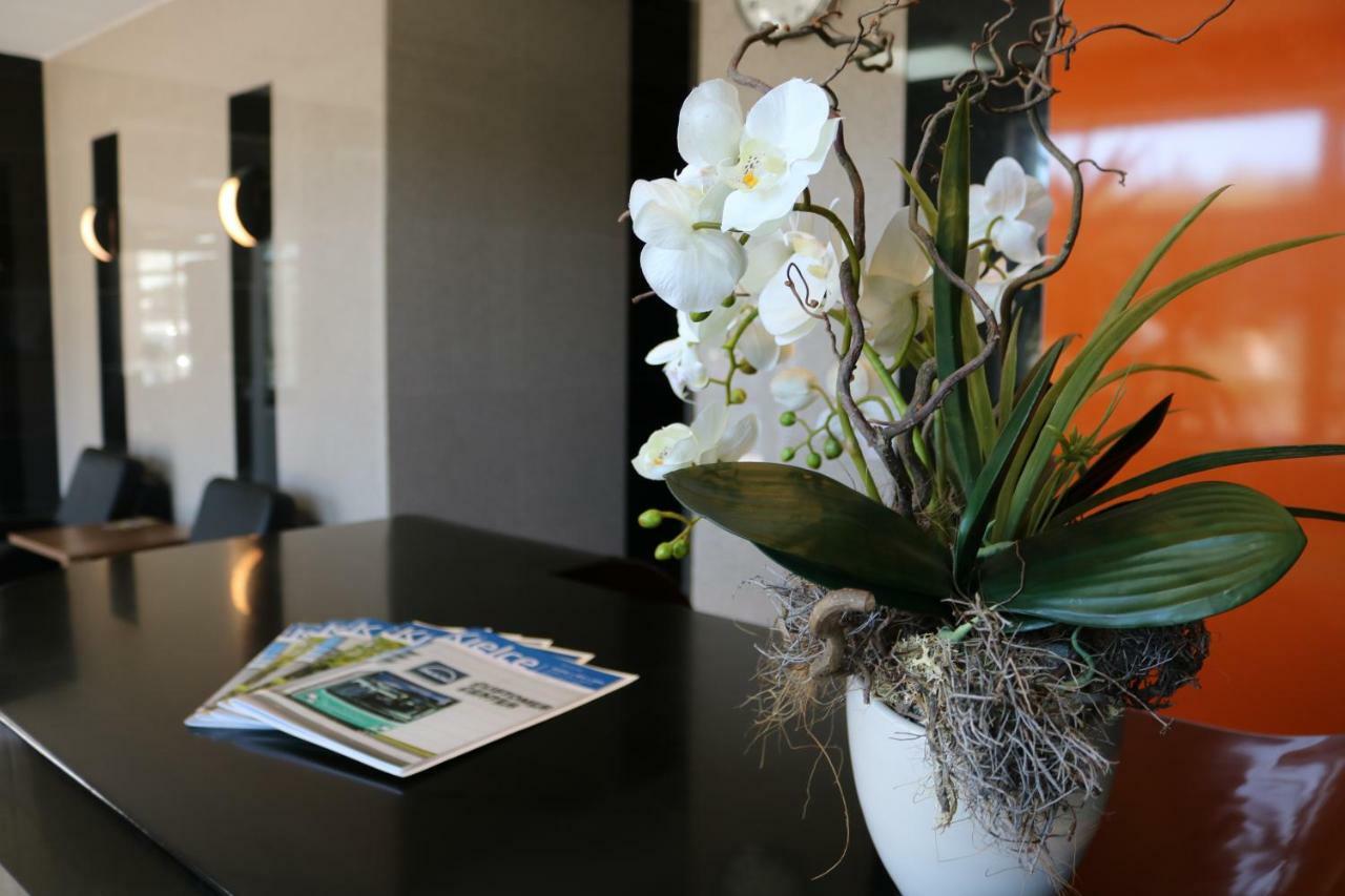 Hotel Dyminy Kielce Luaran gambar