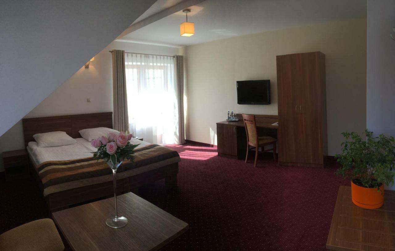Hotel Dyminy Kielce Luaran gambar