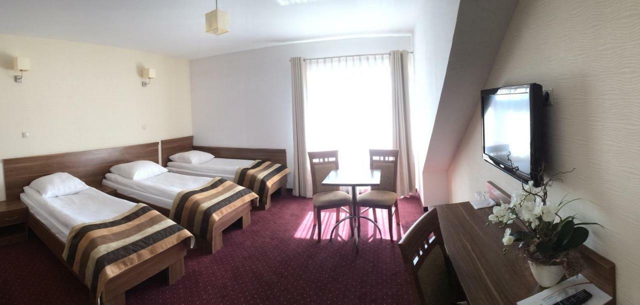 Hotel Dyminy Kielce Luaran gambar