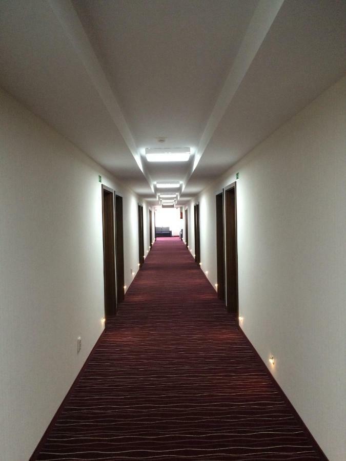 Hotel Dyminy Kielce Luaran gambar