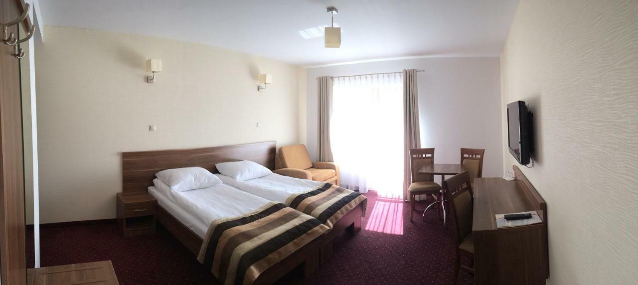 Hotel Dyminy Kielce Luaran gambar