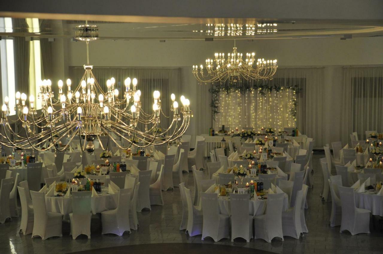 Hotel Dyminy Kielce Luaran gambar