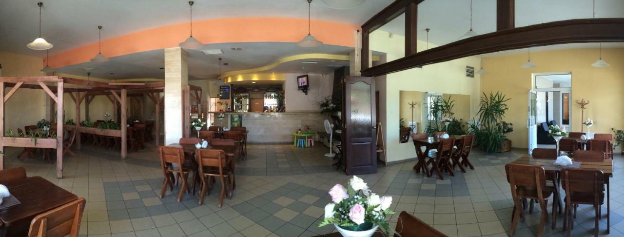 Hotel Dyminy Kielce Luaran gambar