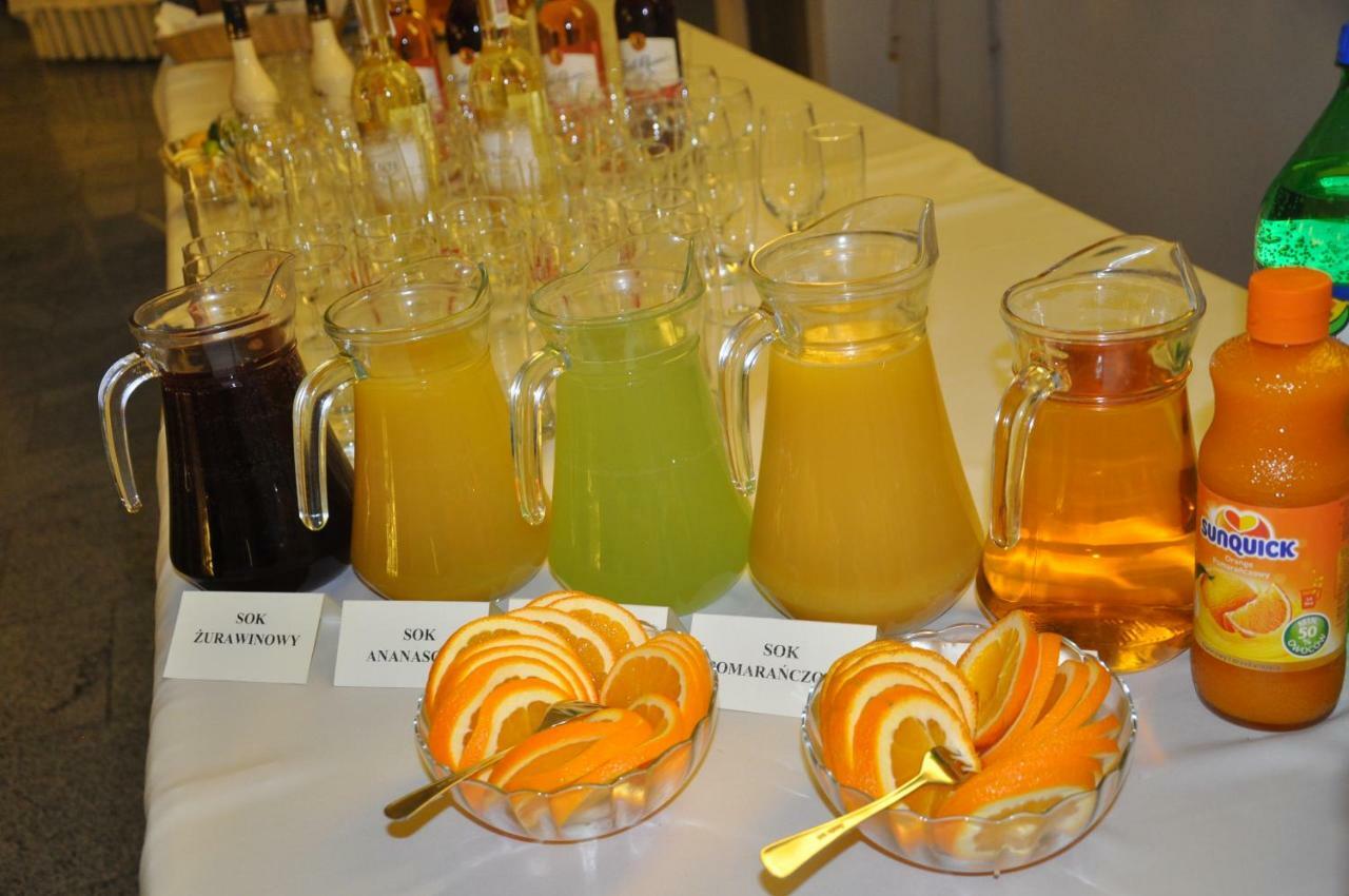 Hotel Dyminy Kielce Luaran gambar