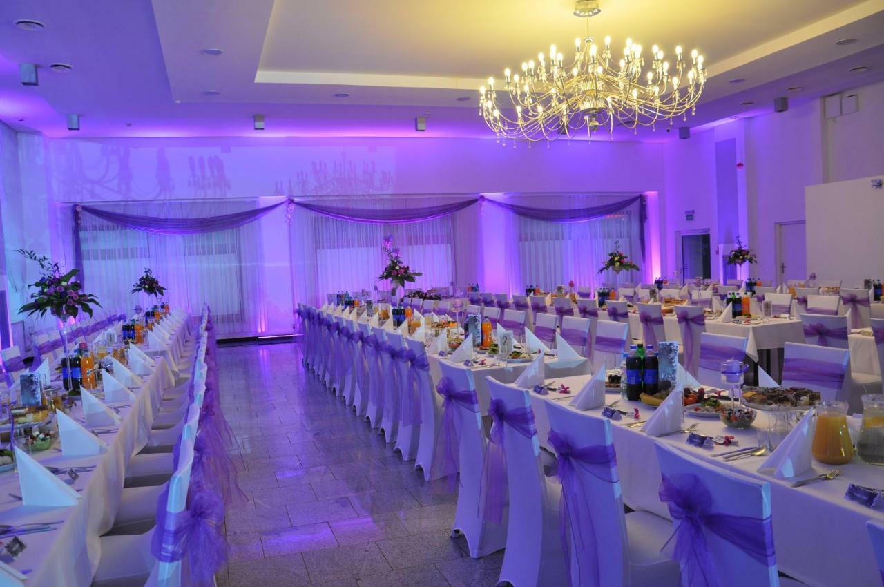 Hotel Dyminy Kielce Luaran gambar