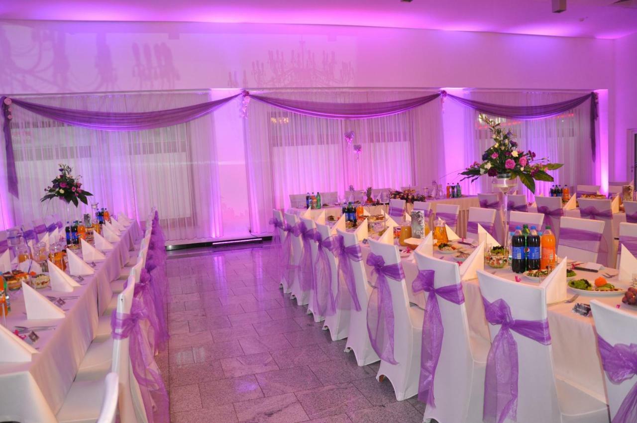 Hotel Dyminy Kielce Luaran gambar
