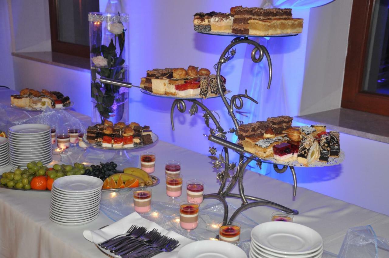 Hotel Dyminy Kielce Luaran gambar