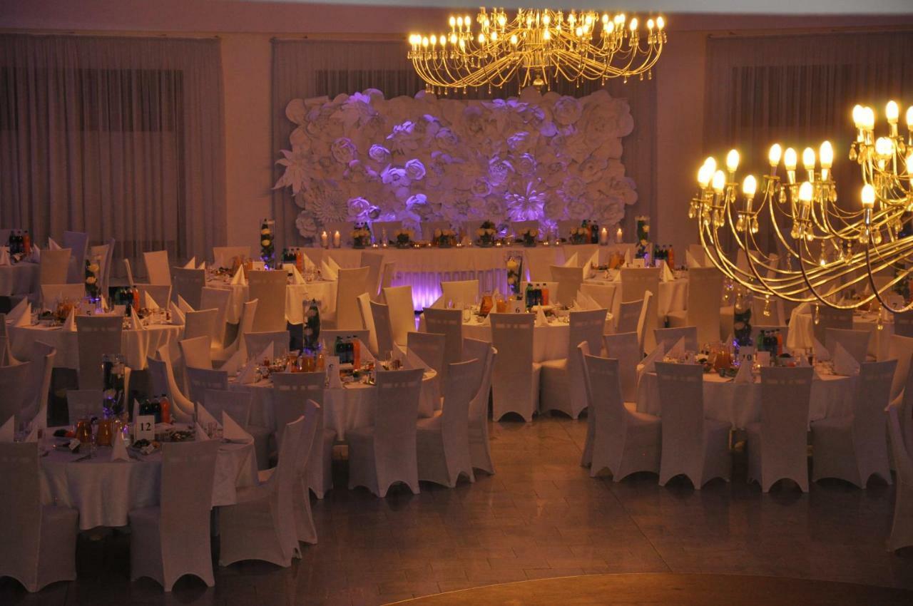 Hotel Dyminy Kielce Luaran gambar