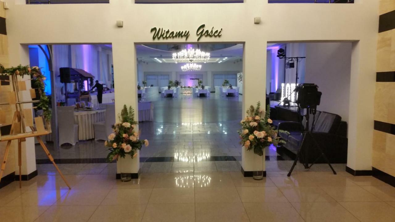 Hotel Dyminy Kielce Luaran gambar