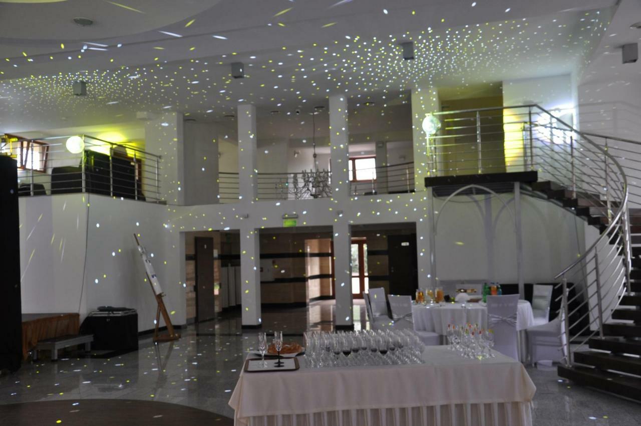 Hotel Dyminy Kielce Luaran gambar