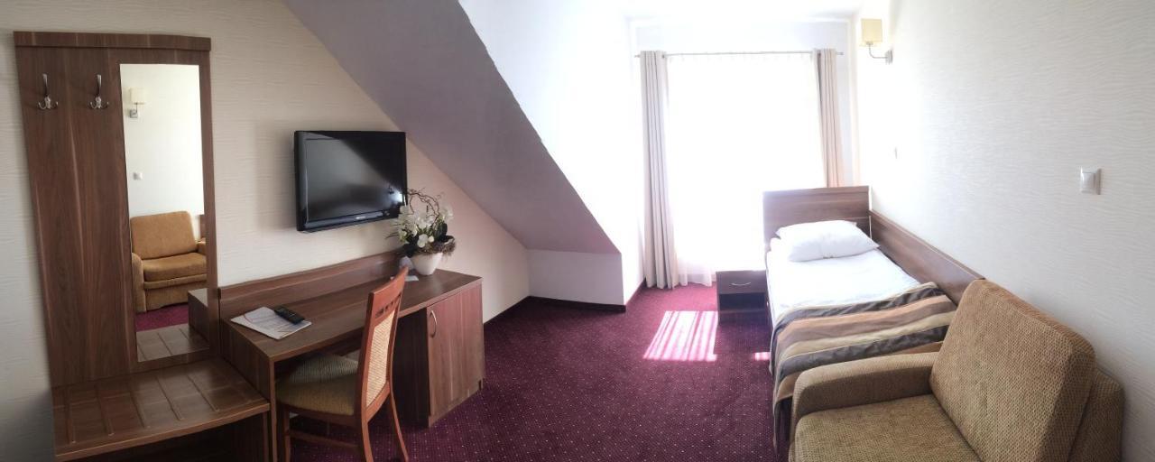 Hotel Dyminy Kielce Luaran gambar